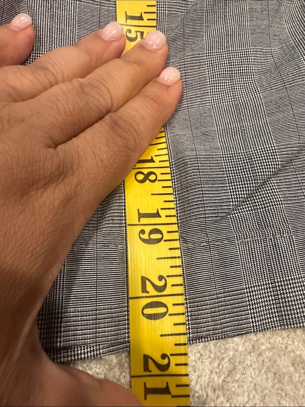 Banana Republic Men's Light Gray Plaid Flat-Front Shorts